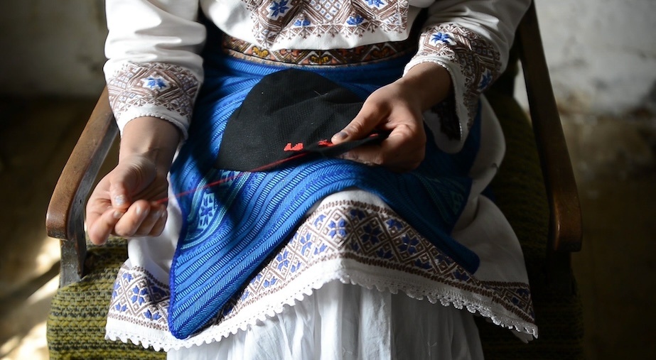 Workshop: Embroidery with exhibiting artist Katarzyna Perlak

Katarzyna Perlak, 'Niolam Ja Se Kochaneczke', (2016). Film still. Courtesy the artist.