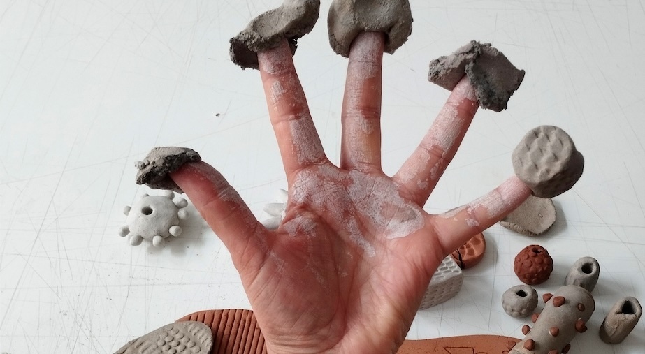 Summer School Family Workshop: Speaking with Clay with Vanessa Donoso López