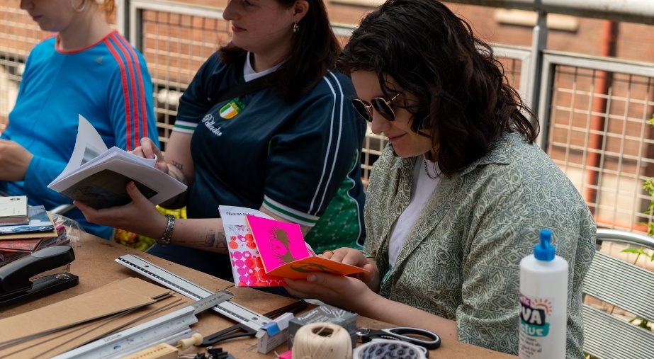 DABF25 Workshop | Zine-Making with Mel Galley

The Balcony Project, Mel Galley's Zine Workshop 2025, Photo: Louis Haugh