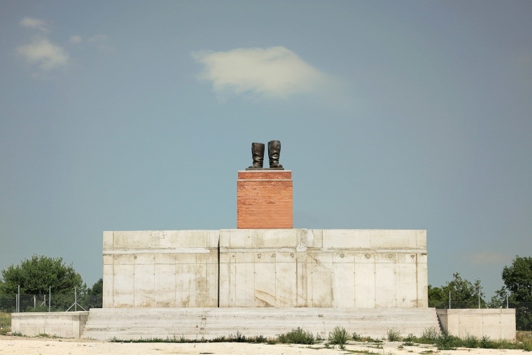 Michael Boran

Our Glorious Leader Budapest, 2008, Lambdachrome print, 86 x 55cm