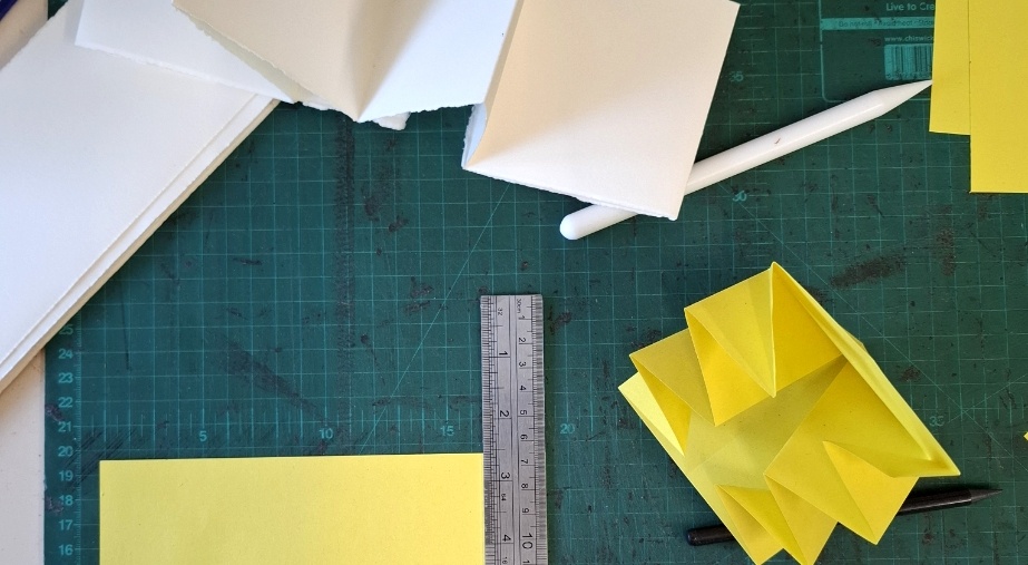 DABF25 Workshop | Zine Formats

Image courtesy Elize de Beer.