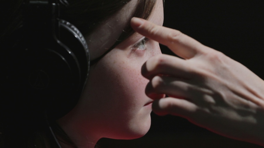 Talking about talking / Speaking through speech: Lunchtime conversation with Jenny Brady

Jenny Brady, Receiver (2019), video still