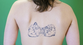 Léann Herlihy, Hedge School (2022), hand-poked tattoo, 21 x 12 cm, Tattoo designed and poked by Peter McAteer. Photo: Niamh Barry