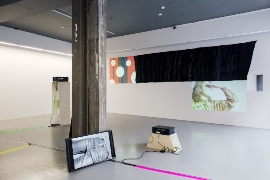 TBG+S Writer 2017: Gavin Corbett - Essay #1 ‘Parallelogram’

Installation view, Woodall, Hilary Lloyd, Temple Bar Gallery + Studios, 2017. Photo by Kasia Kaminska
